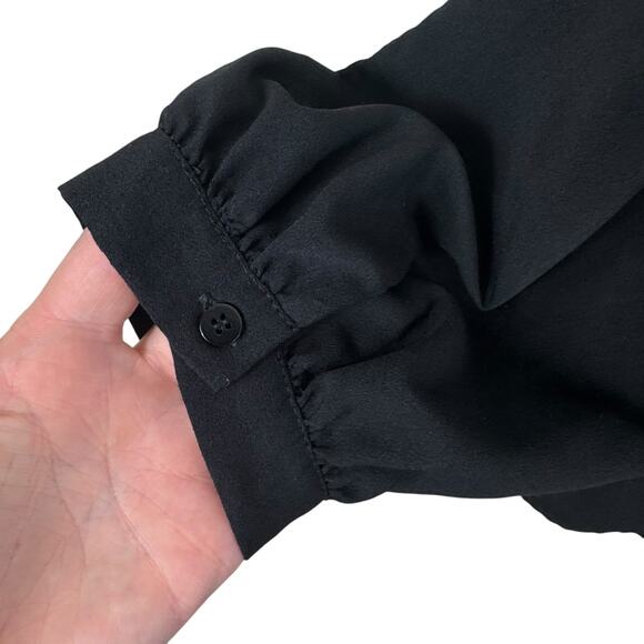Collective Concepts NWOT Black Long Sleeve Split Neck Rivet Lightweight Blouse L - Picture 4 of 6